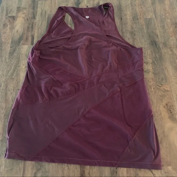 Lululemon V-neck Mesh Patterned Racer Back - Picture 3 of 4